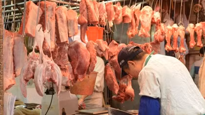 Giật mình với chiêu trò "bẩn" đẩy giá thịt lợn của tội phạm người Trung Quốc