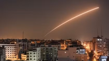 Israel hứng "bão" rocket từ Dải Gaza sau thoả thuận lịch sử