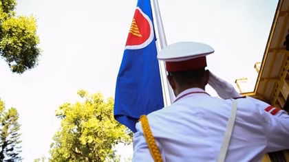 Lễ thượng cờ kỷ niệm 50 năm ASEAN tại Hà Nội
