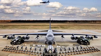 Mỹ bất ngờ đưa B-52 trực chiến 
