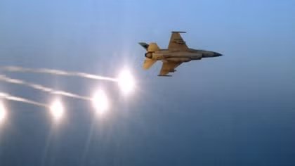Israel bất ngờ nã tên lửa vào sân bay quốc tế ở Damascus