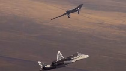 Nga hé lộ phiên bản Su-57 độc đáo dùng điều khiển 4 UAV Okhotnik