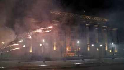 Đại sứ quán Nga ở Kiev thành “chảo lửa” sau vụ bắt tàu Ukraine