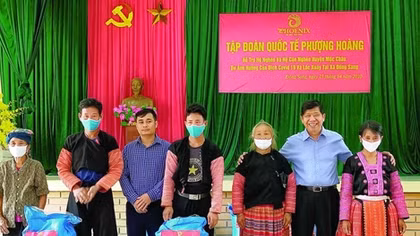Tập đoàn Phượng Hoàng hỗ trợ người nghèo Mộc Châu 