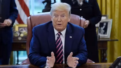 Ông Trump gây bão vì đề xuất “tiêm chất khử trùng” vào người để diệt COVID-19