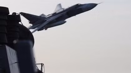 Su-24 Nga "tạt đầu" tàu chiến tên lửa Mỹ trên Biển Đen