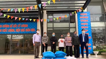 Tập đoàn Phượng Hoàng hỗ trợ người nghèo trong mùa dịch COVID-19