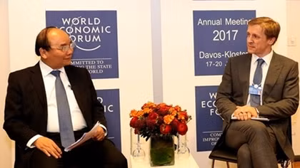 Thủ tướng Nguyễn Xuân Phúc gặp gỡ báo chí quốc tế bên lề WEF 2017
