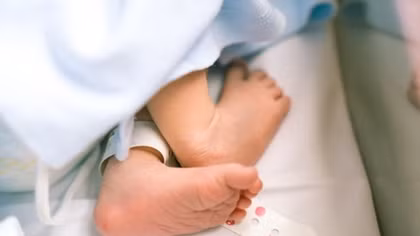 10 em bé mới sinh nhiễm COVID-19 ngay tại bệnh viện