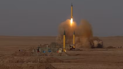Iran tung video phóng thử tên lửa đạn đạo nắn gân Mỹ