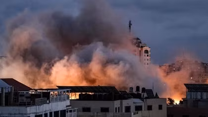 Israel không kích Gaza