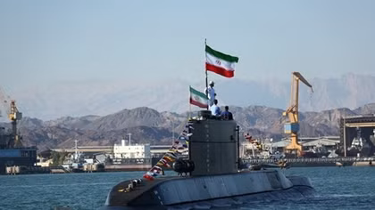Iran đưa tàu ngầm mang tên lửa hành trình ra biển lúc căng thẳng
