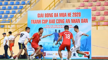 Những khoảnh khắc ấn tượng nhất loạt trận Tứ kết Giải bóng đá tranh Cup Báo CAND