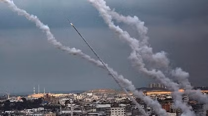 Tiêm kích, trực thăng Israel dội bão lửa vào Dải Gaza