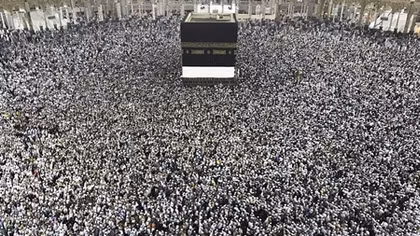 Phát ngợp cảnh tượng hàng triệu người đổ về thánh địa Mecca hành hương