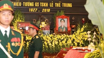 Nghẹn ngào tiễn đưa Thiếu tướng, GS. TSKH Lê Thế Trung