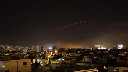 Thủ đô Damascus của Syria bị không kích ồ ạt trong đêm