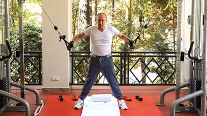 Tổng thống Putin rời Kremlin sau cái bắt tay với bác sĩ nhiễm COVID-19