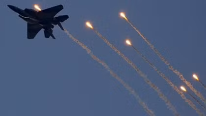Căn cứ không quân lớn nhất Syria bị nã tên lửa ồ ạt trong đêm