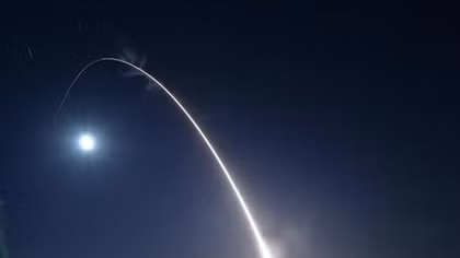 Siêu tên lửa đạn đạo Minuteman III đánh trúng mục tiêu cách 6.900km