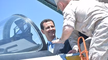 Tổng thống Syria thăm căn cứ không quân Nga sau lời đe dọa của Mỹ