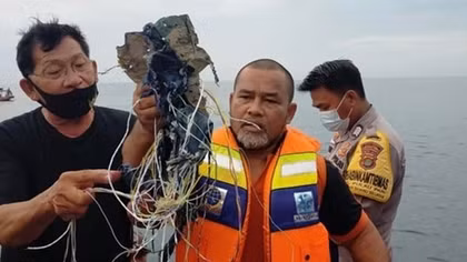Indonesia xác nhận máy bay Boeing rơi cùng 62 người, chưa tìm thấy ai sống sót