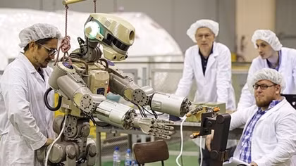 Robot Nga thay phi hành gia "lái" tàu vũ trụ lên trạm ISS