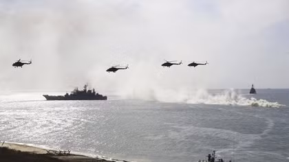 Máy bay, tàu chiến Nga nhận lệnh xuất kích “rầm rập” ở Crimea