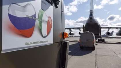 Quân đội Nga lên đường sang Italia chống COVID-19 theo lệnh Putin