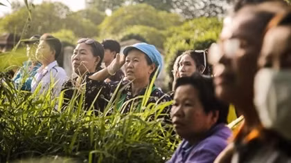 Người Thái đếm từng phút ngóng tin giải cứu 5 thành viên cuối cùng đội bóng nhí