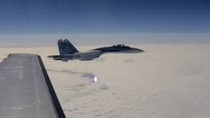 Su-27 Nga báo động khẩn, xuất kích chặn trinh sát cơ Mỹ gần không phận