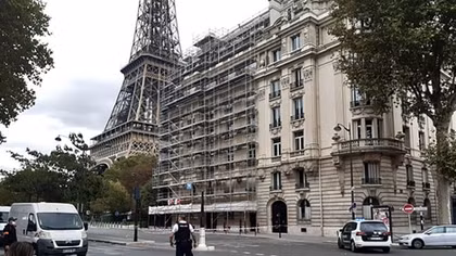 Tháp Eiffel bị doạ đánh bom, cảnh sát Pháp phong toả toàn bộ khu vực