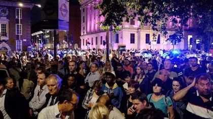 Nhà ga đông đúc nhất London nháo nhác vì.. một điếu thuốc lá điện tử