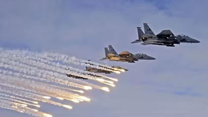 Israel dội bão lửa vào thủ đô Syria giữa dịch COVID-19