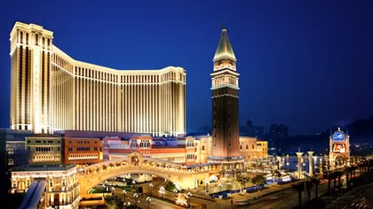 Macao phát tiền cho người dân mua sắm vì Covid-19