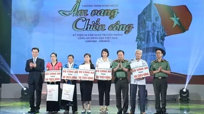 Chương trình nghệ thuật "Âm vang chiến công": Ấm áp và sâu nặng nghĩa tình