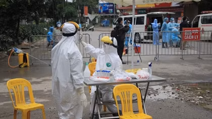 Việt Nam có 3 ca COVID-19 mới rất phức tạp, thế giới thêm một ngày bi thương