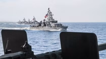 Iran điều tàu cao tốc đuổi tàu sân bay Mỹ