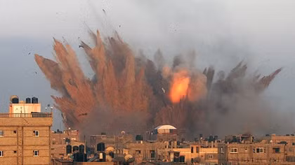 Khoảnh khắc căn cứ khủng bố ở Syria nổ tung sau đòn không kích của Nga