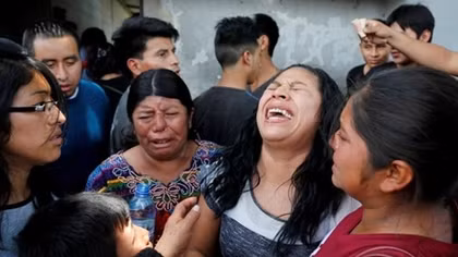 Đẫm nước mắt tại biên giới Mỹ - Mexico trong ngày cuối đoàn tụ gia đình nhập cư