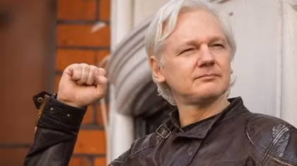 Ecuador "đuổi khéo" ông chủ WikiLeaks khỏi đại sứ quán ở London