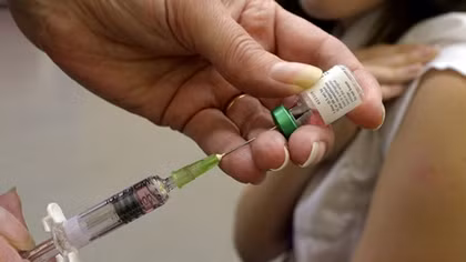 Nga tuyên bố sắp tiêm vaccine chống COVID-19 lên người