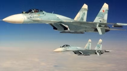 Su-27 Nga mang tên lửa áp sát trinh sát cơ Mỹ trên biển Baltic