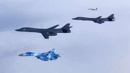 Tiêm kích Nga mang tên lửa săn đuổi oanh tạc cơ B-1B Mỹ trên Biển Đen