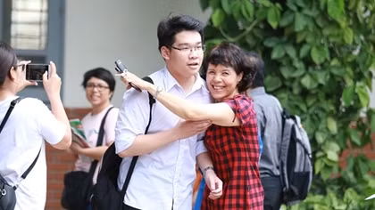 Đề Văn không khó, thí sinh rạng ngời rời phòng thi