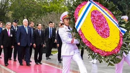 Tổng thống Israel vào Lăng viếng Chủ tịch Hồ Chí Minh