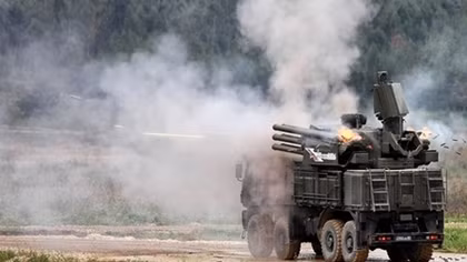 Phòng không Nga bắn hạ 25 UAV tấn công căn cứ ở Syria
