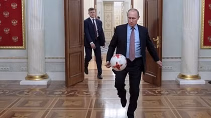 Tổng thống Putin ngỏ ý "dạy" Mỹ cách tổ chức World Cup