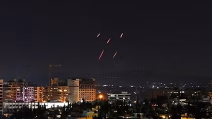 Phòng không Syria đánh chặn "bão" tên lửa từ Israel trong đêm