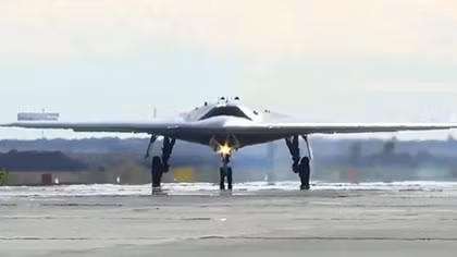 Siêu UAV tàng hình Nga nã bom nửa tấn trúng mục tiêu